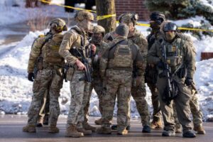 Cha mẹ tôi nghĩ chúng tôi đã làm được. Giờ đây chúng tôi phải mang theo giấy tờ 20 Cha mẹ tôi nghĩ chúng tôi đã làm được. Giờ đây chúng tôi phải mang theo giấy tờ