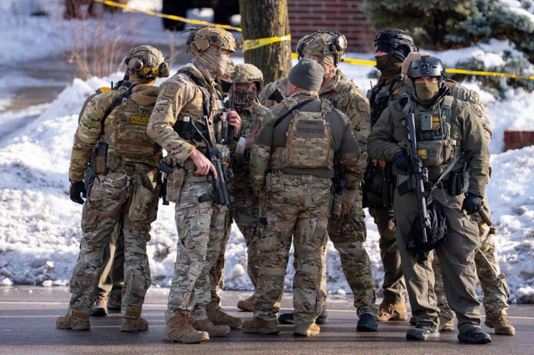 Cha mẹ tôi nghĩ chúng tôi đã làm được. Giờ đây chúng tôi phải mang theo giấy tờ 1 SJM Z COL BROWNSTEIN 0123 JPEG