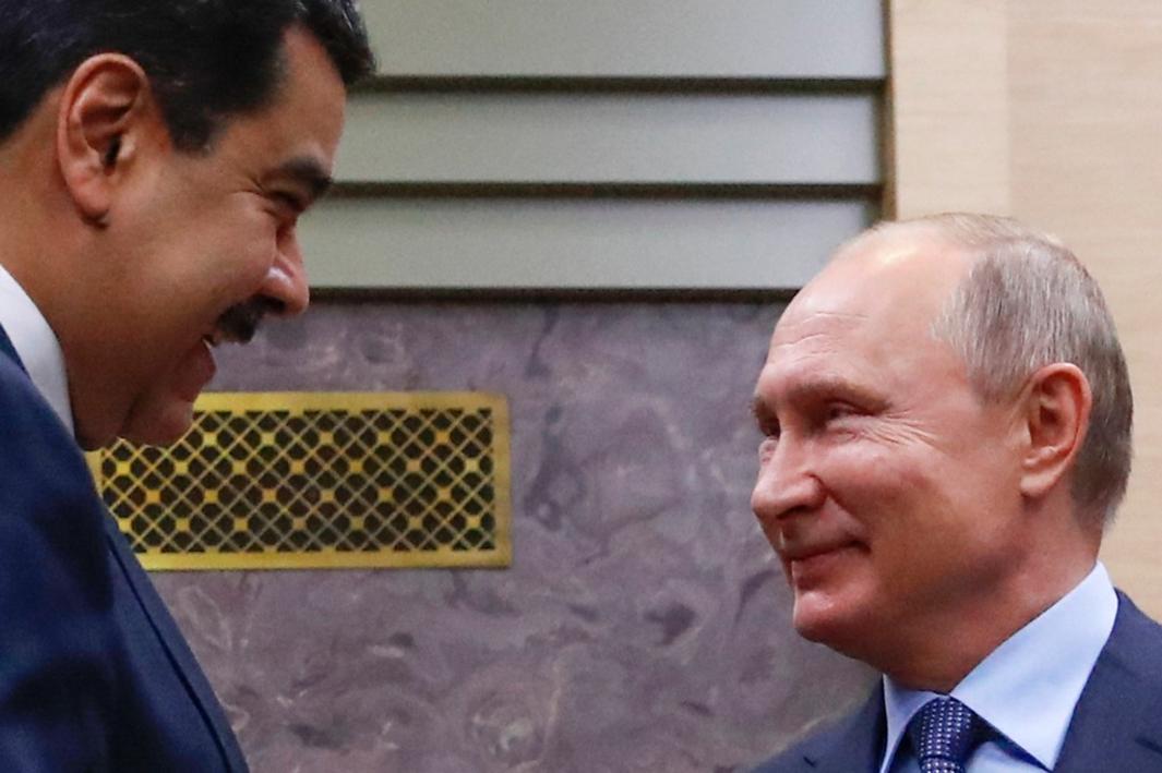 Gessen: Việc truất quyền Maduro lại 'vào tay' Putin 1 SJM Z COL GESSEN 0107 MADURO PUTIN JPEG