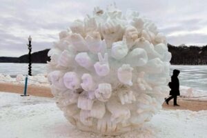 Thông điệp ‘ngầm’ khiến tác phẩm điêu khắc băng tuyết bị loại khỏi giải vô địch thế giới
