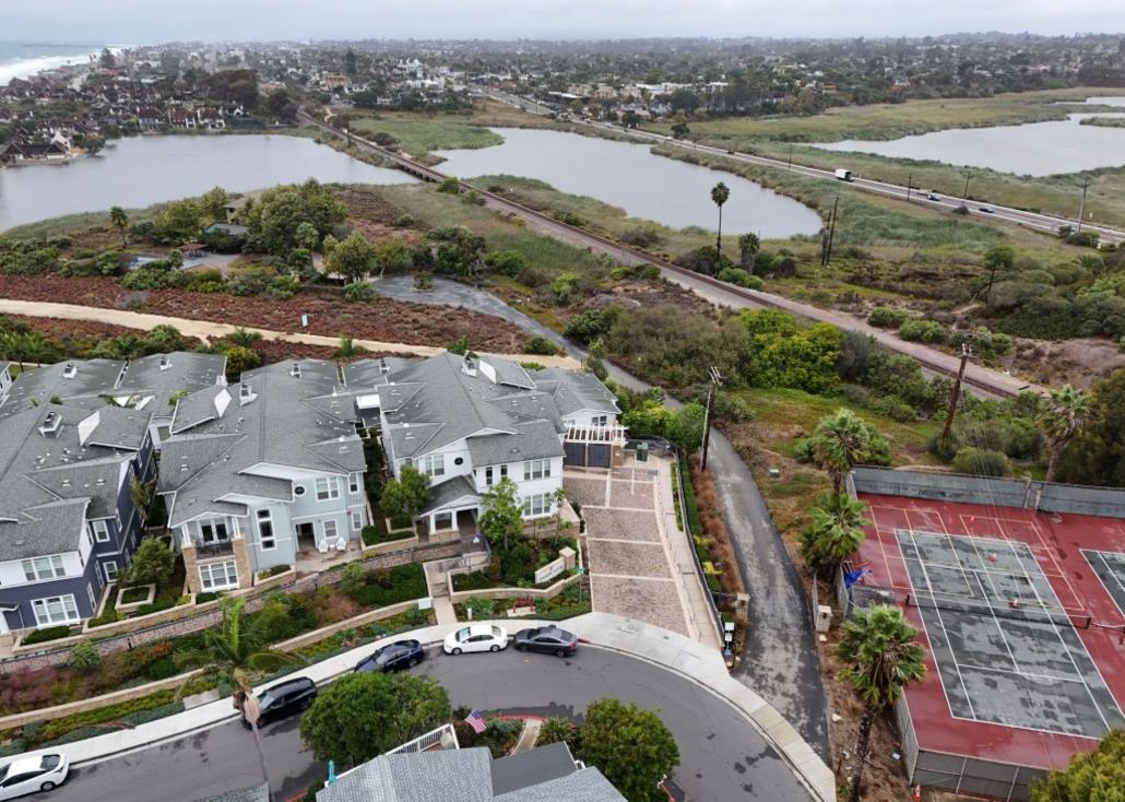 Chủ nhà California kiện Ủy ban Bờ biển về khoản phạt 1.4 triệu đô la 1 SUT L carlsbad gate 003