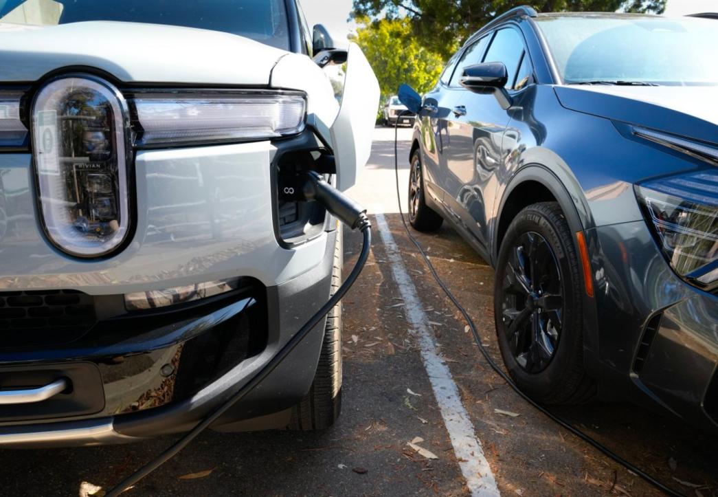 Chính quyền California muốn hồi sinh chương trình trợ giá xe điện 1 SUT L ev chargers 001 5c9a19