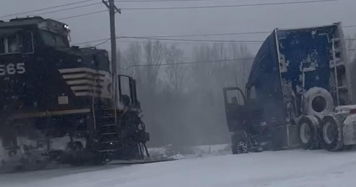 Xe tải đâm vào tàu hỏa ở Bắc Carolina 1 Semitruck Thumb Vert