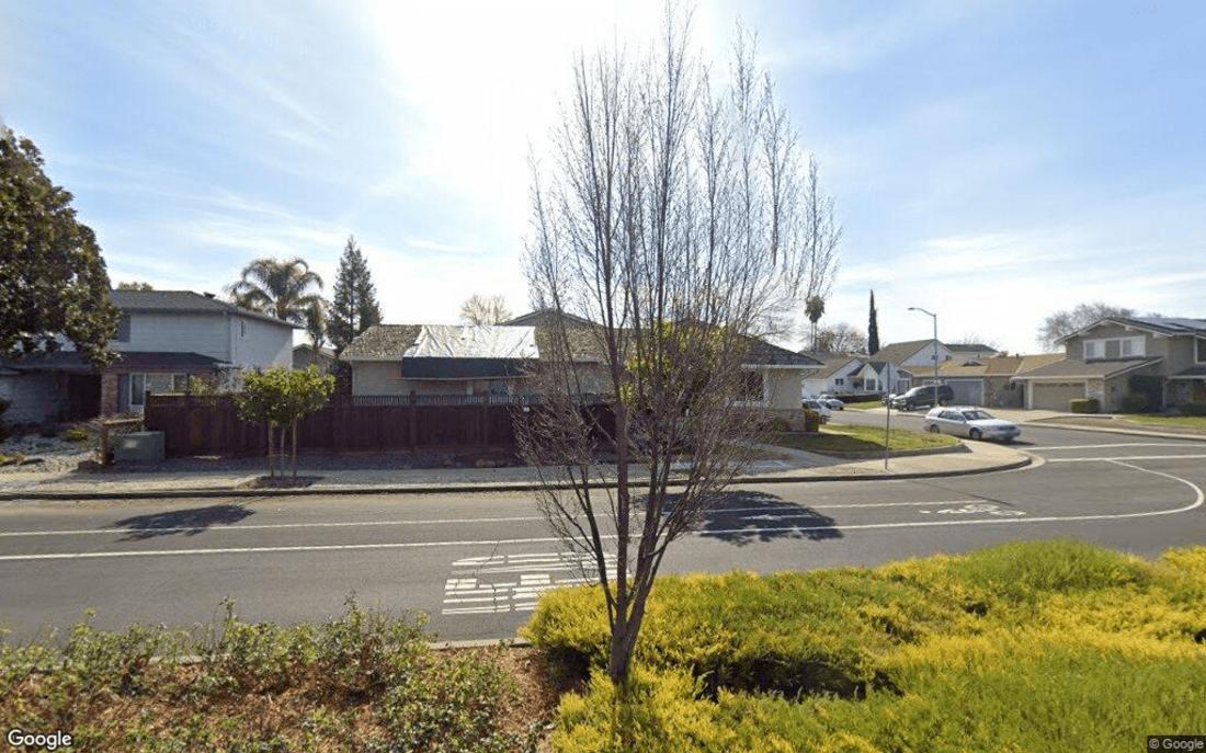 Nhà biệt lập ở Pleasanton bán với giá 1.4 triệu đô la 1 Single family home in Pleasanton sells for 1.4 million