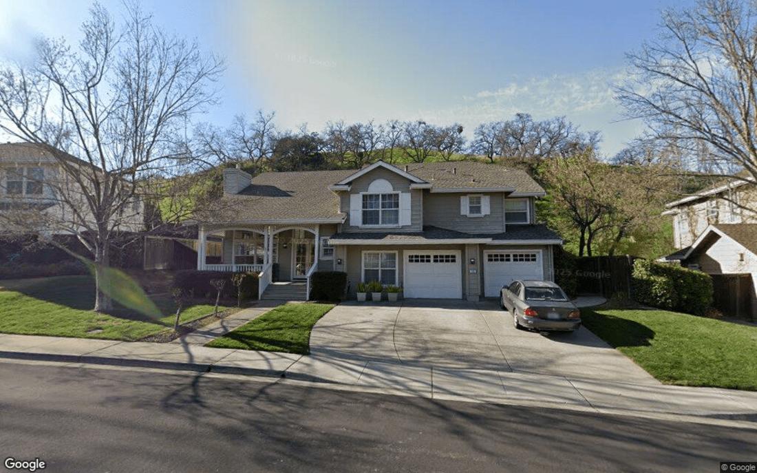 Căn nhà đơn lập tại Danville được bán với giá 2.1 triệu Mỹ kim 1 Single family residence sells in Danville for 2.1 million