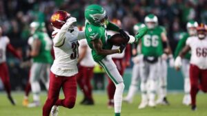 DeVonta Smith đạt cột mốc 1,000 yards, Nick Sirianni ghi nhận