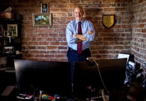 Luật sư Vùng Vịnh được vinh danh vì phán quyết lịch sử trong vụ ‘Đỗ xe khi da màu’