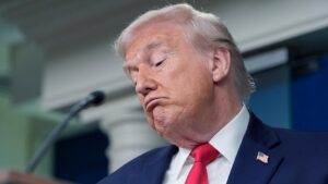 Tổng Thống Donald Trump Thừa Nhận ‘Một Vài Sai Lầm’ của Chính Quyền