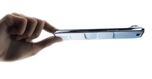 iPhone Air được gắn khe SIM qua dự án sửa đổi thú vị