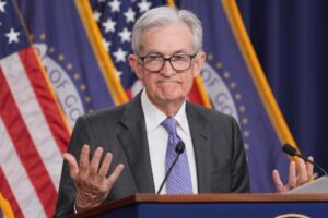 Danh sách đối thủ của Tổng Thống Donald Trump ngày càng dài 3 Danh sách đối thủ của Tổng Thống Donald Trump ngày càng dài