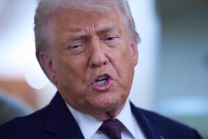 Tổng thống Trump ký sắc lệnh hành pháp nhằm tăng tốc tái thiết sau cháy rừng ở Los Angeles