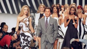 Nhà thiết kế thời trang Valentino qua đời ở tuổi 93