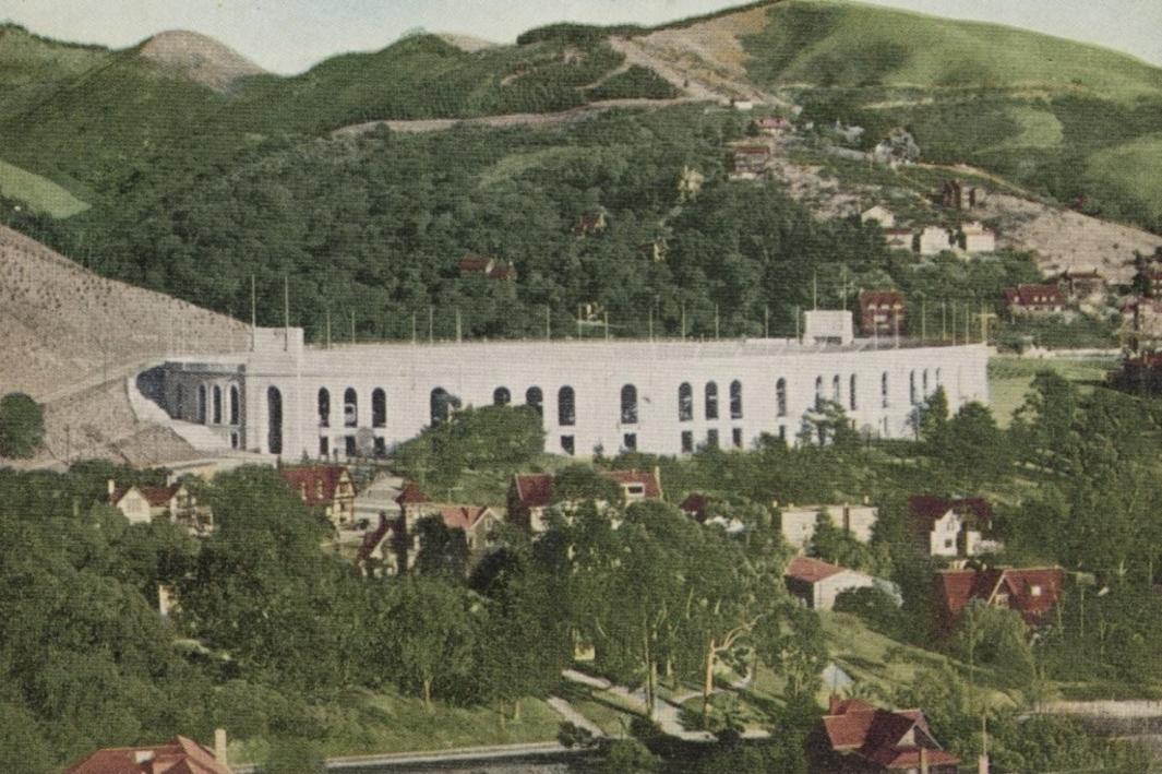 Nhìn lại Berkeley: HLV bóng bầu dục 'Wonder Teams' của UC qua đời ở tuổi 42 1 VOJ Z HISTORY COL 0109 1 1