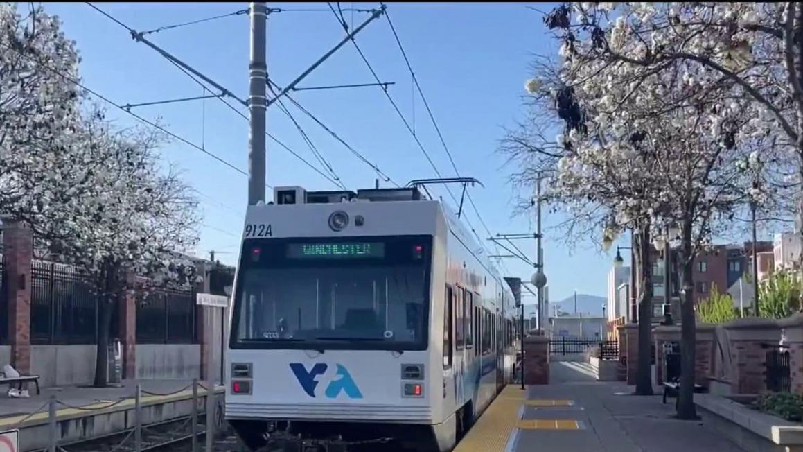 VTA Dự Kiến Đón 25,000 Hành Khách Đi Lại Trong Siêu Cúp LX 1 VTA expects record 25000 riders for Super Bowl LX