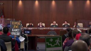 Chính quyền thành phố Richmond xem xét bỏ phiếu khiển trách Thị trưởng 32 Chính quyền thành phố Richmond xem xét bỏ phiếu khiển trách Thị trưởng