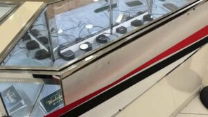 Cảnh sát San Jose điều tra vụ cướp táo tợn tại trung tâm thương mại 33 Cảnh sát San Jose điều tra vụ cướp táo tợn tại trung tâm thương mại