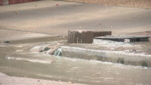 Bão Mùa Đông ở Houston: Nhiệt độ Đóng Băng Tiềm Ẩn Gây Quan Ngại An Toàn Khi Rò Rỉ Nước Tiếp Diễn 11 Bão Mùa Đông ở Houston: Nhiệt độ Đóng Băng Tiềm Ẩn Gây Quan Ngại An Toàn Khi Rò Rỉ Nước Tiếp Diễn