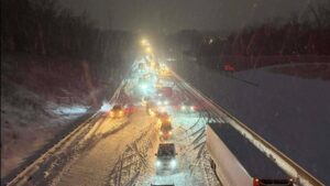 Bão Tuyết Gây Tai Nạn Liên Hoàn Hơn 100 Xe Ở North Carolina