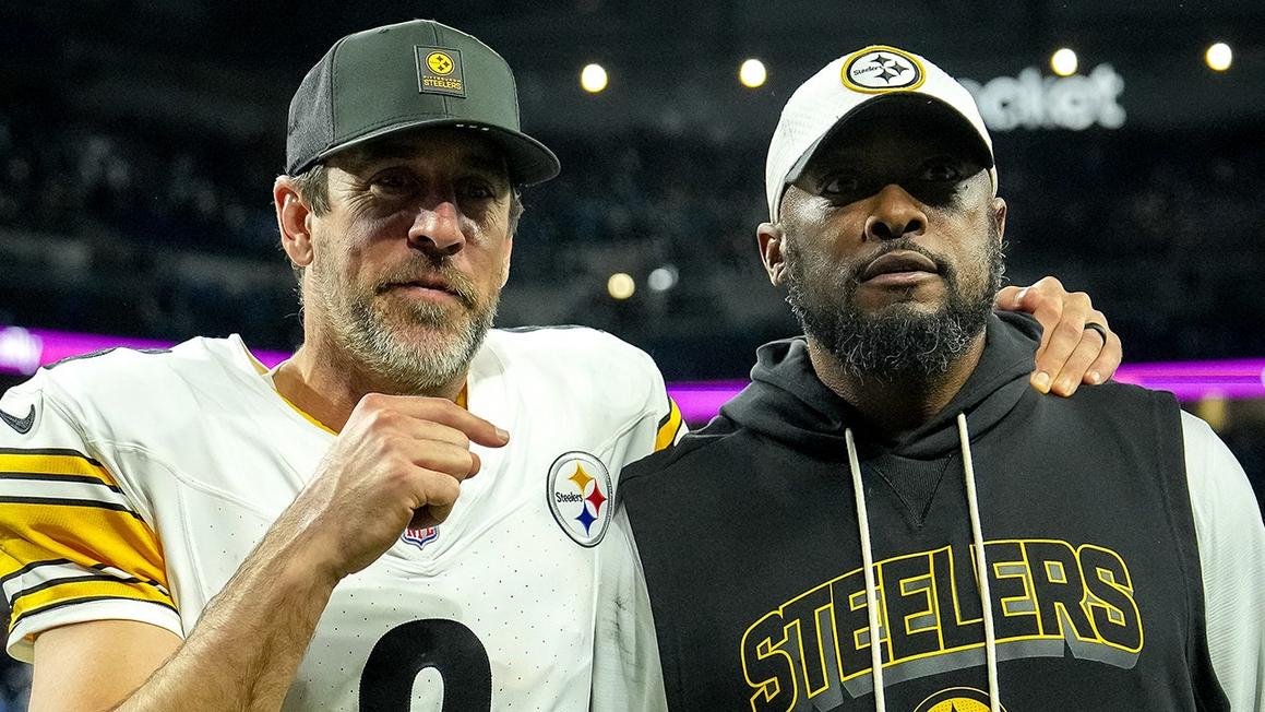 aaron rodgers and mike tomlin walk