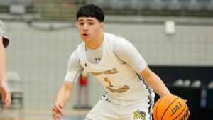 Cầu thủ bóng rổ trung học Arizona ghi 100 điểm trong 3 hiệp 6 Cầu thủ bóng rổ trung học Arizona ghi 100 điểm trong 3 hiệp