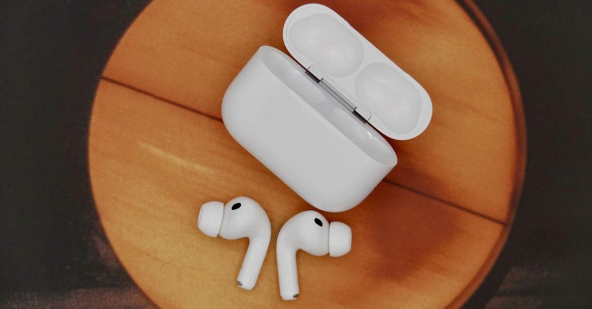 airpods pro 3 table