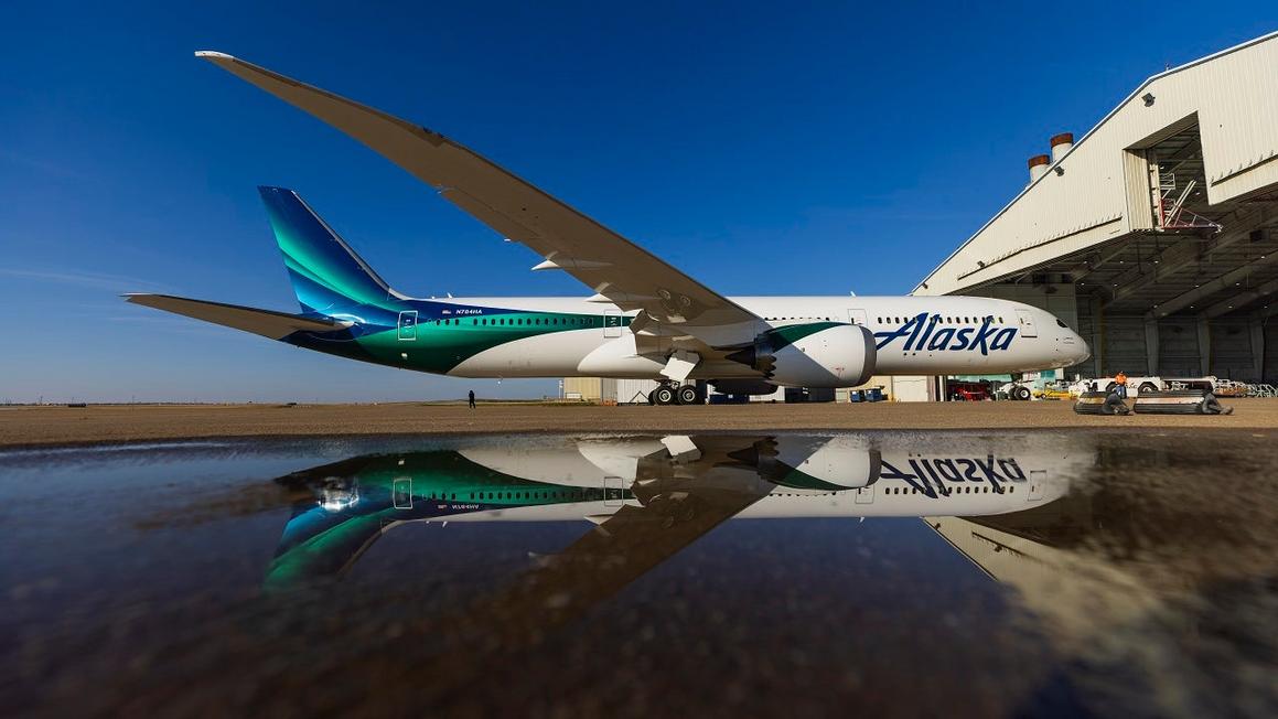 Hãng hàng không Alaska đặt mua hơn 100 máy bay Boeing, đơn hàng lớn nhất lịch sử 1 alaska airlines boeing 787 new global livery