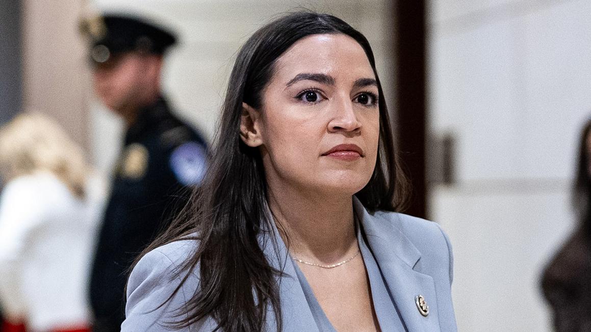 Dân biểu Alexandria Ocasio-Cortez ủng hộ biểu tình chống ICE nhưng văn phòng vẫn mở cửa 1 alexandria ocasio cortez december 16 2025