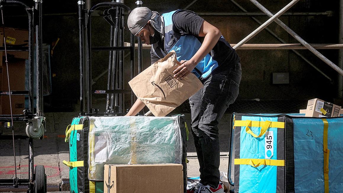 amazon delivery worker