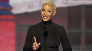 Amber Rose bảo vệ góa phụ của Charlie Kirk trước những lời chỉ trích trên mạng