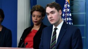 Cựu viên chức Nhà Trắng bị đảng Cộng hòa chỉ trích vì đăng bài về cái chết của trẻ em trong trại giam ICE