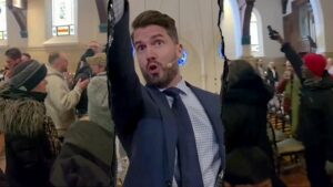 Ba người nữa bị bắt liên quan vụ xông vào nhà thờ ở Minnesota, trong đó có cựu MC Don Lemon