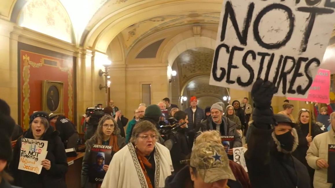 Biểu tình phản đối cơ quan Di trú tại Minnesota 1 anti ice protesters minnesota 002