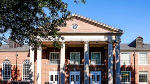 Giáo sư Tennessee được phục chức sau vụ đăng bài về Charlie Kirk, nhận được bồi thường lớn 33 Giáo sư Tennessee được phục chức sau vụ đăng bài về Charlie Kirk, nhận được bồi thường lớn