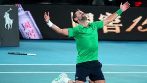 Novak Djokovic vào chung kết Australian Open sau chiến thắng kịch tính trước Jannik Sinner 3 Novak Djokovic vào chung kết Australian Open sau chiến thắng kịch tính trước Jannik Sinner
