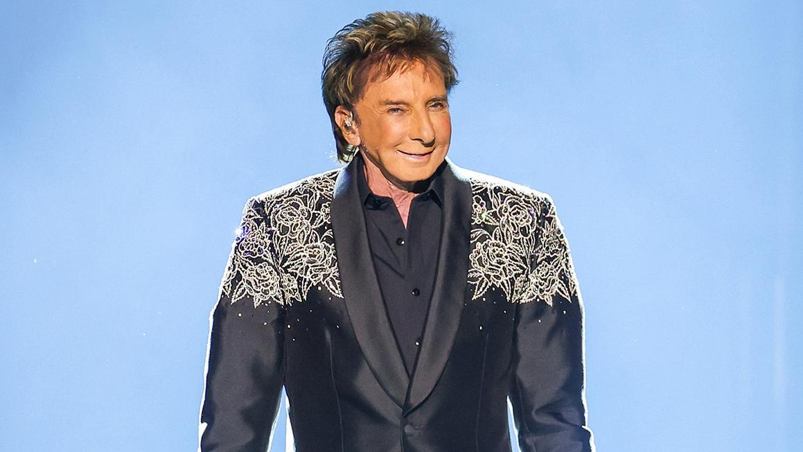 barry manilow on stage