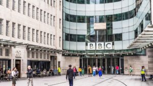 BBC Xin Lỗi Sau Khi Lời Giới Thiệu Về Ngày Tưởng Niệm Holocaust Bị Phê Phán Là ‘Thảm Họa’