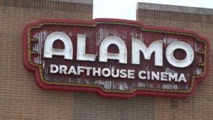 Rạp Alamo Drafthouse Chuyển Sang Gọi Món Bằng Điện Thoại, Khán Giả Phản Đối