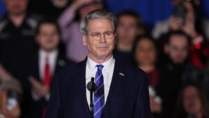 Bộ trưởng Bessent không hài lòng về cuộc điều tra Powell, bày tỏ quan ngại với Tổng Thống Donald Trump