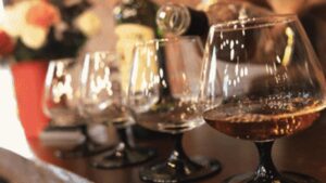 Bartender bật mí loại đồ uống họ hay dùng khi không làm việc