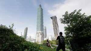 Alex Honnold chinh phục tòa nhà chọc trời Taipei 101 trên Netflix