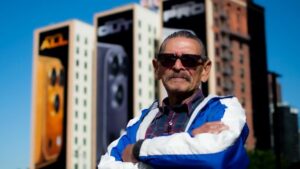 Tổng Lãnh Sự Quán Mexico tại LA Tôn Vinh Họa Sĩ Biển Quảng Cáo Bằng Giải Thưởng