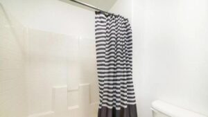 Chọn Rèm Tắm Đen Trắng Đẹp Nhất