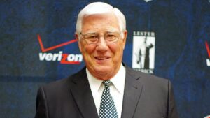 Huyền thoại khúc côn cầu Bob Pulford qua đời ở tuổi 89