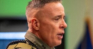 Cựu Đặc vụ Liên bang vẫn làm việc sau vụ nổ súng ở Minneapolis