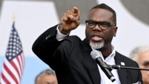 Thị trưởng Chicago ra lệnh điều tra đặc vụ ICE