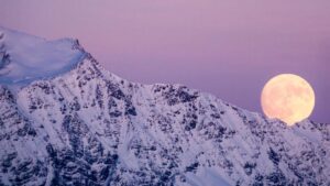 Trăng Tuyết Sắp Tới: Tên Gọi Có Đúng Sự Thật?