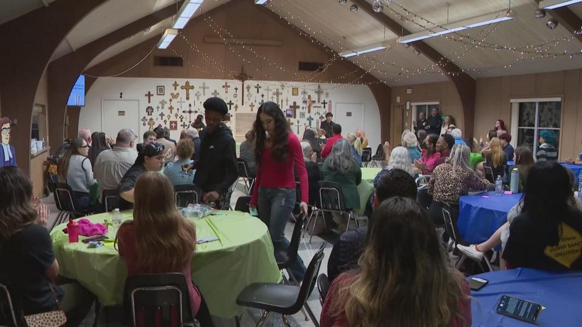 Học sinh Sterling HS Tổ chức Họp Dân về An Toàn Trường học 1 c0699733 e635 4cce b588