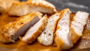 Cảnh báo thu hồi 13,000 pound thịt gà vì nhiễm khuẩn Listeria