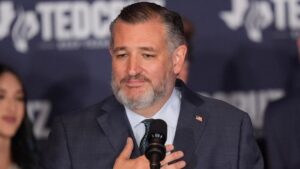 Thượng Nghị Sĩ Ted Cruz bị bắt gặp trên máy bay khi Texas chuẩn bị đón bão tuyết