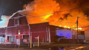 Hỏa hoạn bùng phát tại một tòa nhà bỏ hoang ở Camden 34 Hỏa hoạn bùng phát tại một tòa nhà bỏ hoang ở Camden